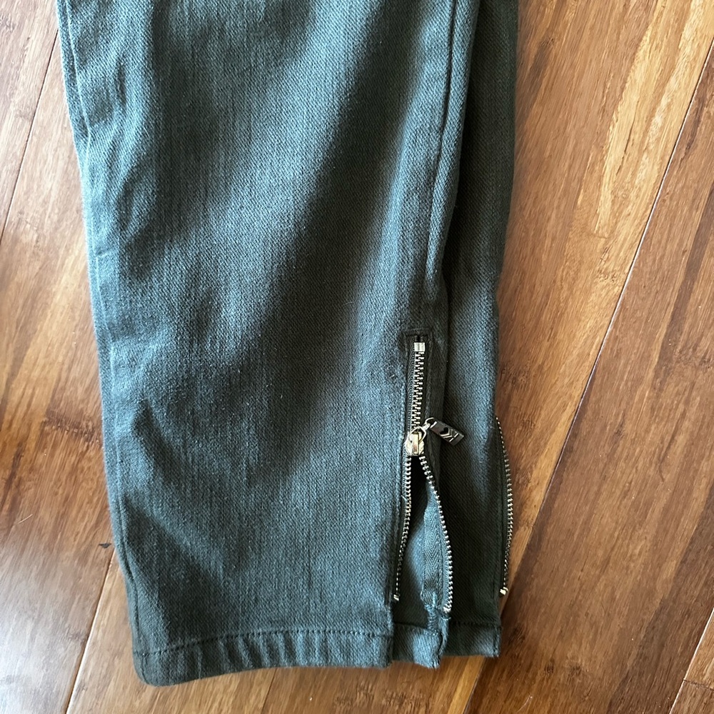 Belle by Kim Gravel Green Jeggings with Zipper Detail